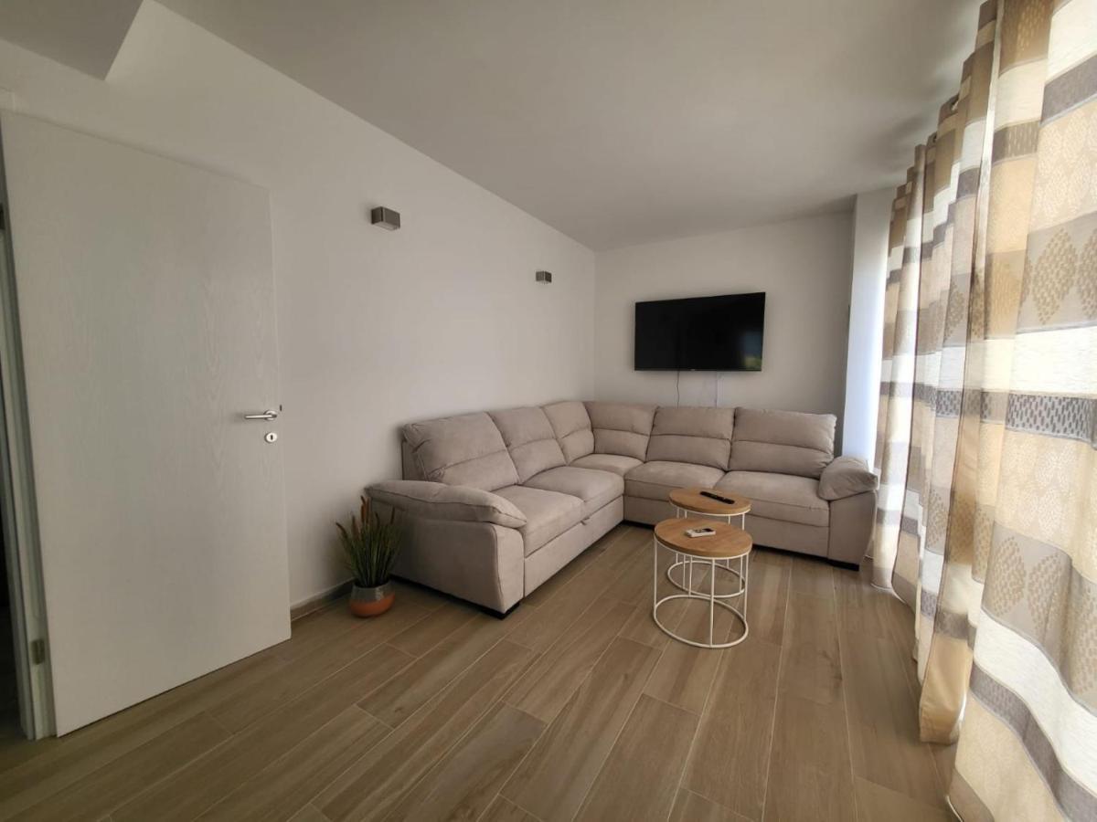Apartment Prejac By The Beach Malinska Exterior foto