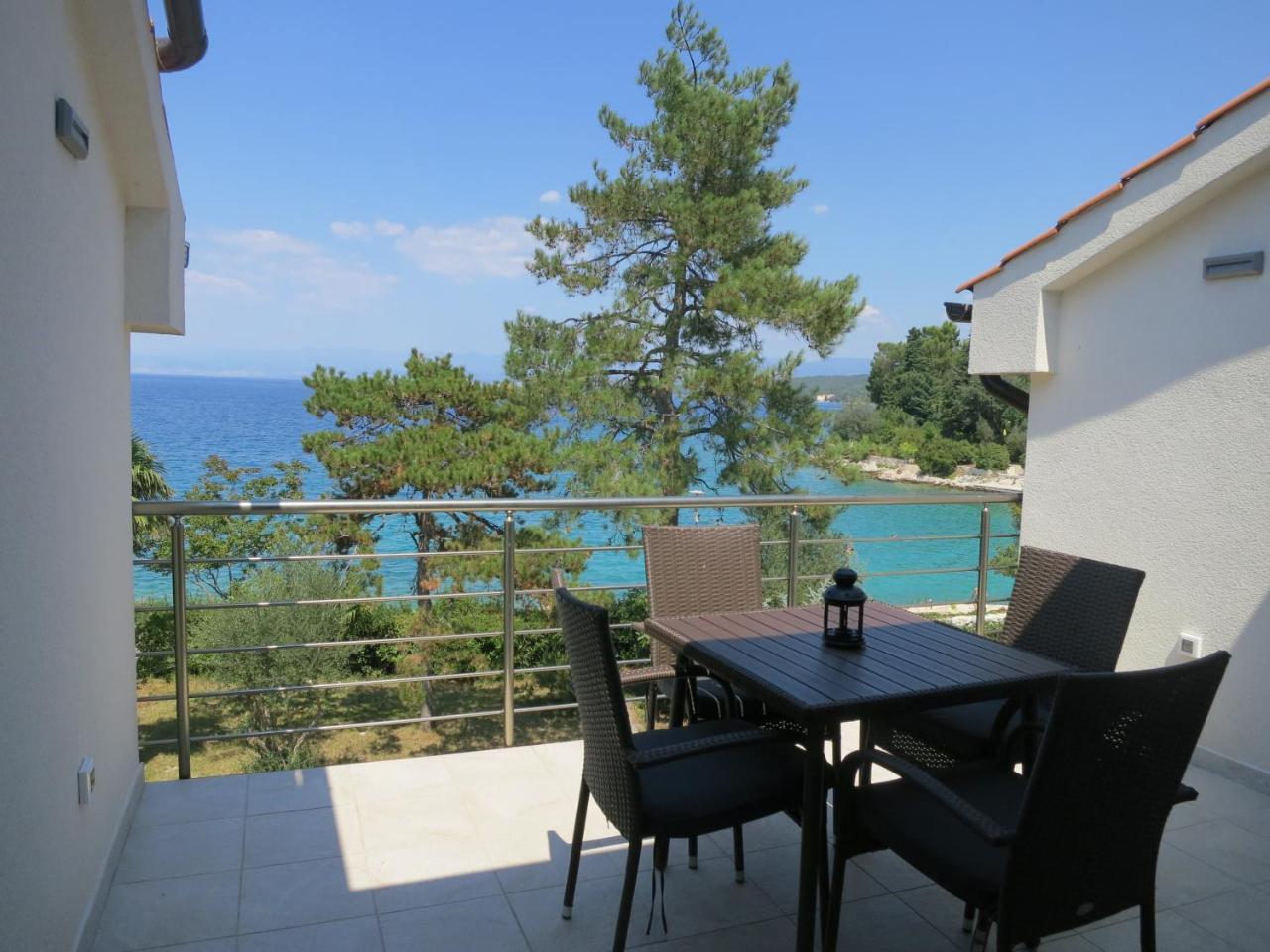 Apartment Prejac By The Beach Malinska Exterior foto